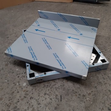 tavolo da lavoro senza ripiano, con alzatina, 700x700 mm - DANNEGGIATO